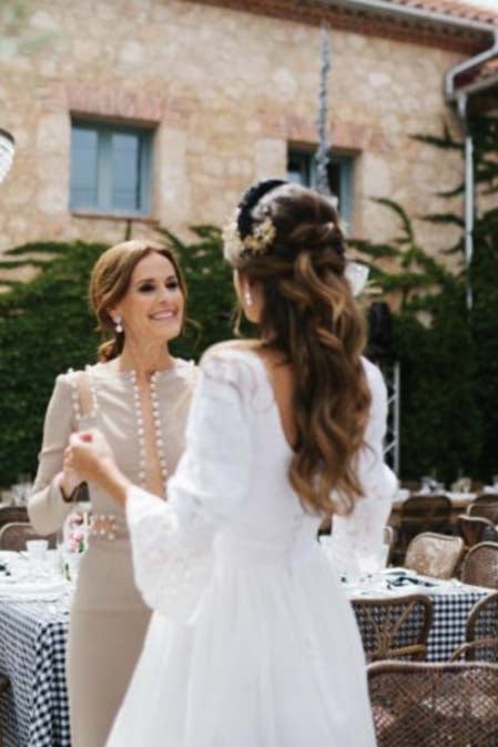 A Line Ivory 3/4 Sleeves Lace Square Wedding Dresses With Train Tiered