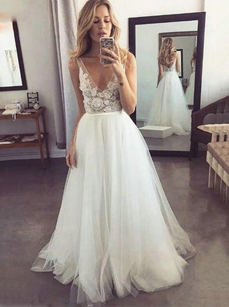 Custom Made V-neck Tulle Beach Wedding Dresses With Appliques