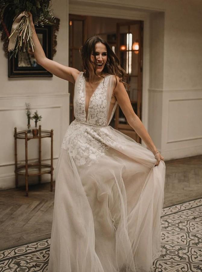 A-Line V-Neck Tulle Long Wedding Dress with Lace Appliques
