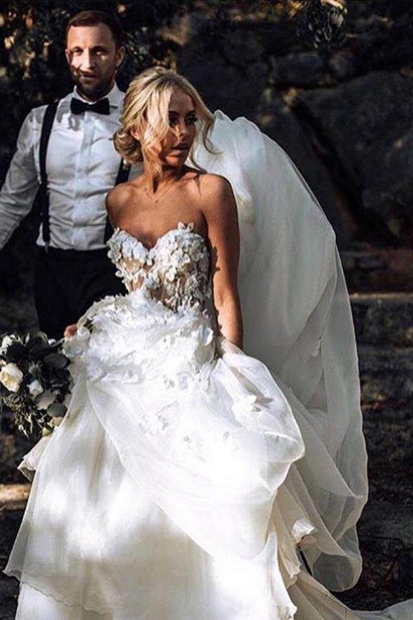 Chic A-line Sweetheart Boho Rustic Wedding Dress With Appliques
