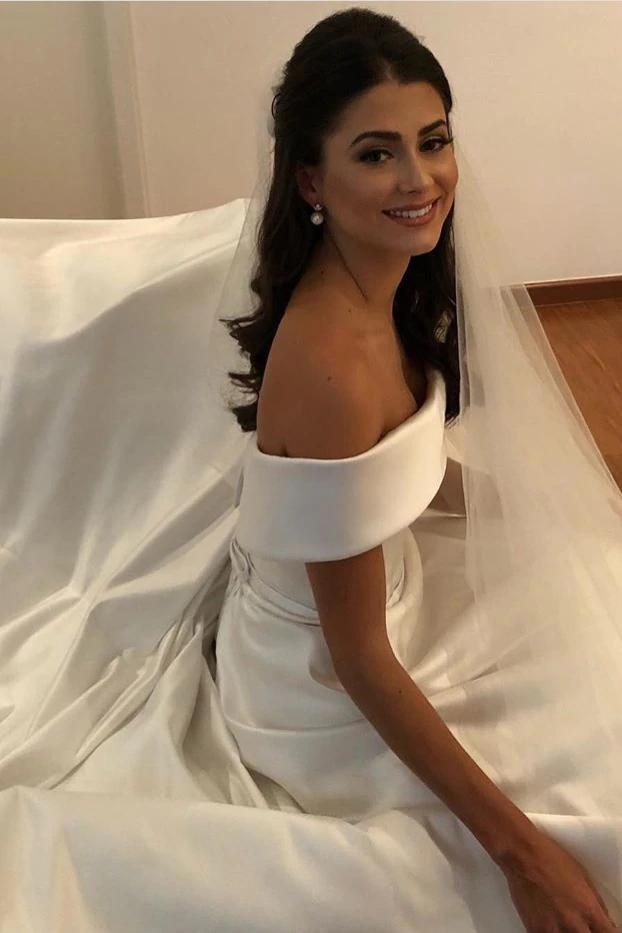 Elegant A-line Beach Wedding Dress Off Shoulder Simple Bridal Dress