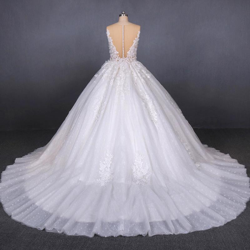 Round Appliques Ball Gown Tulle Wedding Dresses With Button Back