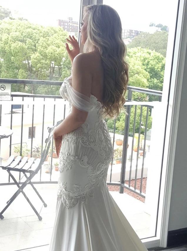 Off Shoulder Lace Appliques Mermaid Wedding Dress with Pearls