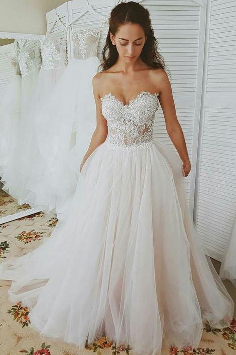 Ivory Sweetheart Lace Applique Tulle Boho Beach Wedding Dress