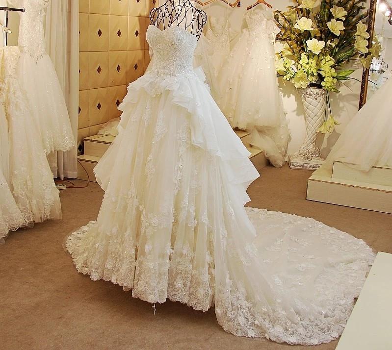 Princess Sweetheart Lace Appliques Ball Gown Vintage Tiered Wedding Dresses