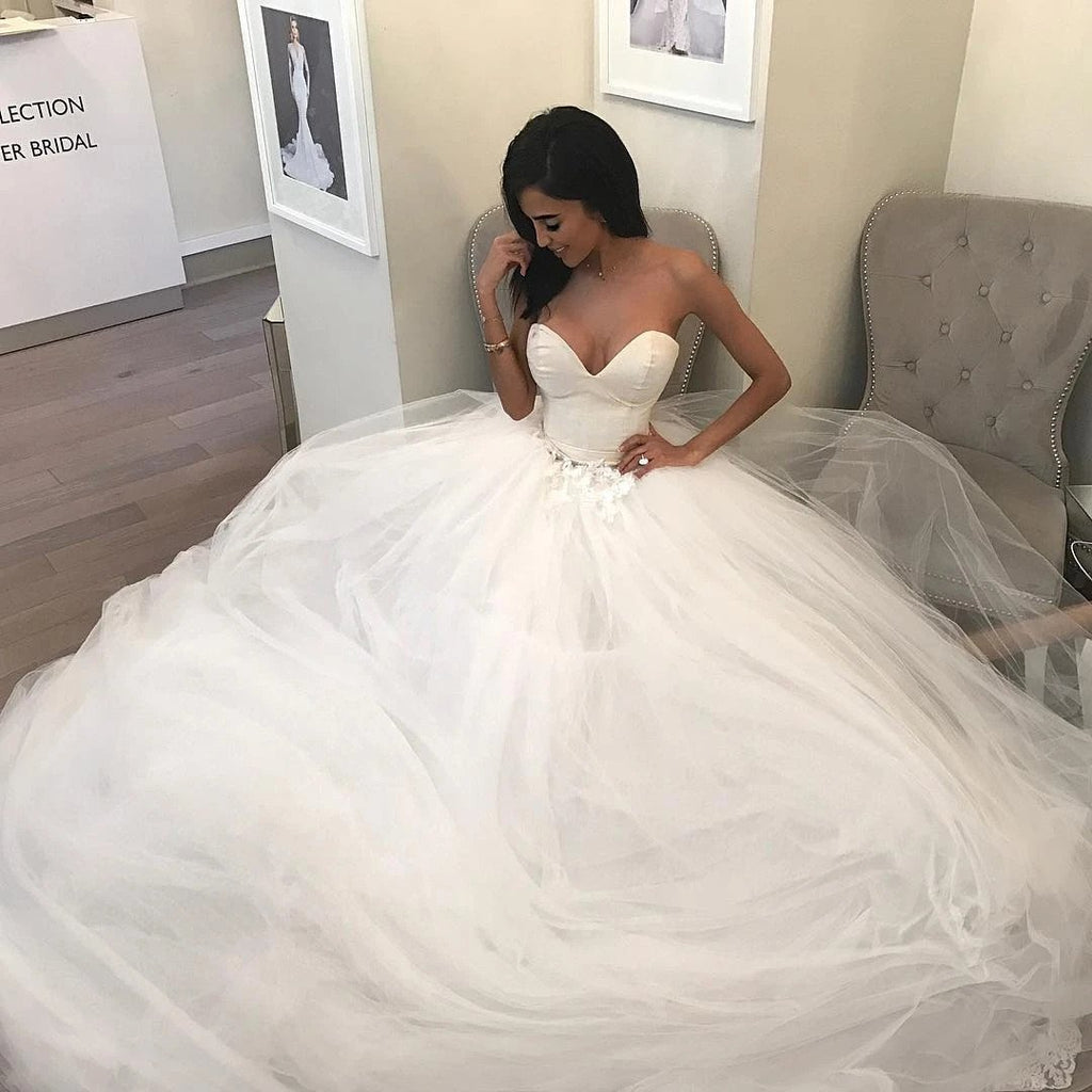 Long Sweetheart Tulle Sleeveless Wedding Dresses With Appliques