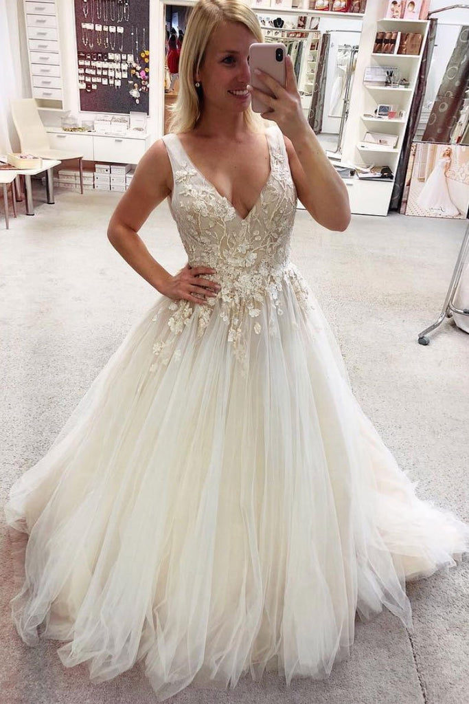 plus size bridal gown with appliques a-line v-neck sleeveless wedding dress dtw92