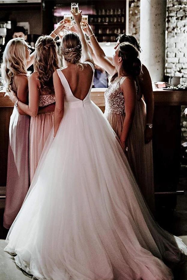 Elegant Round Neck V-back Tulle Ivory Wedding Dresses With Bowknot