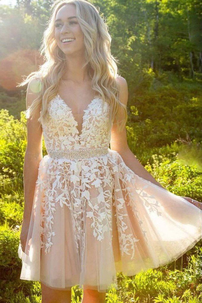 Chic A-line Tulle Applique Short Prom Dress V-back Homecoming Party Dress