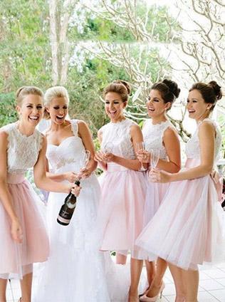 A-Line Jewel Neck Lace Tulle Knee Length Bridesmaid Dresses