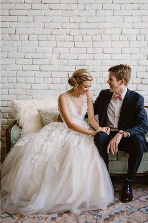 Charming Country Wedding Dresses V-neck Appliques A Line Bridal Gowns