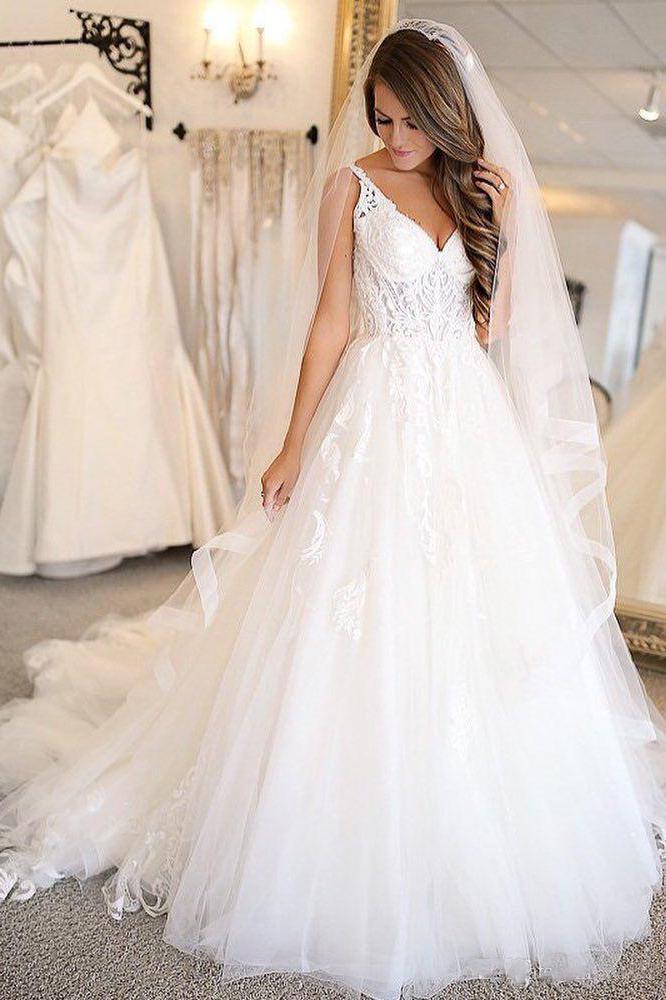 Elegant A-Line Tulle Wedding Dress Spaghetti Straps with Appliques