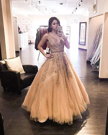 V-neck Plus Size Prom Dress Beaded Appliques Floor Length Quinceanera Dress