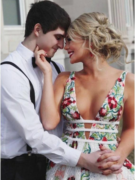 Lace Long Prom Dress with Embroidery Appliques, V-neck Backless Graduation Dress