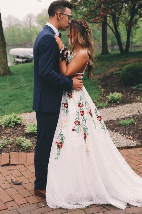 Lace Long Prom Dress with Embroidery Appliques, V-neck Backless Graduation Dress