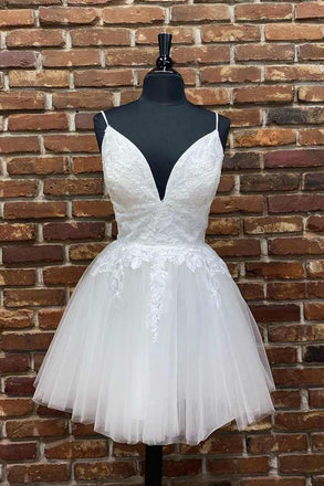 A-Line/Princess V Neck Lace Sleeveless Short/Mini Homecoming Dresse With Appliques