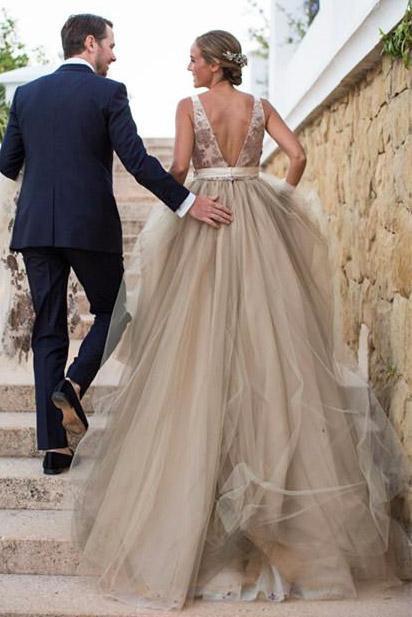 A-line Deep V-Neck Tulle Wedding Dress with Lace Appliques Top