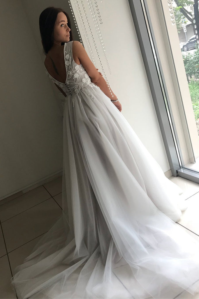 Ivory A-line V-Neck Appliques Tulle Long Wedding Dress