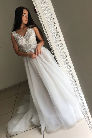 ivory a-line v-neck appliques tulle long wedding dress dtw192