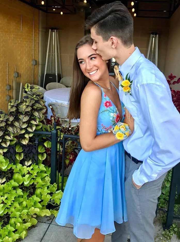 Chiffon Blue V-neck Short Prom Dresses Embroidered Homecoming Dress