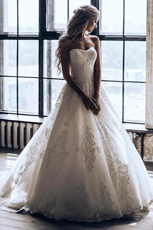 Princess Strapless Ball Gown Wedding Dress With Appliques DTW199