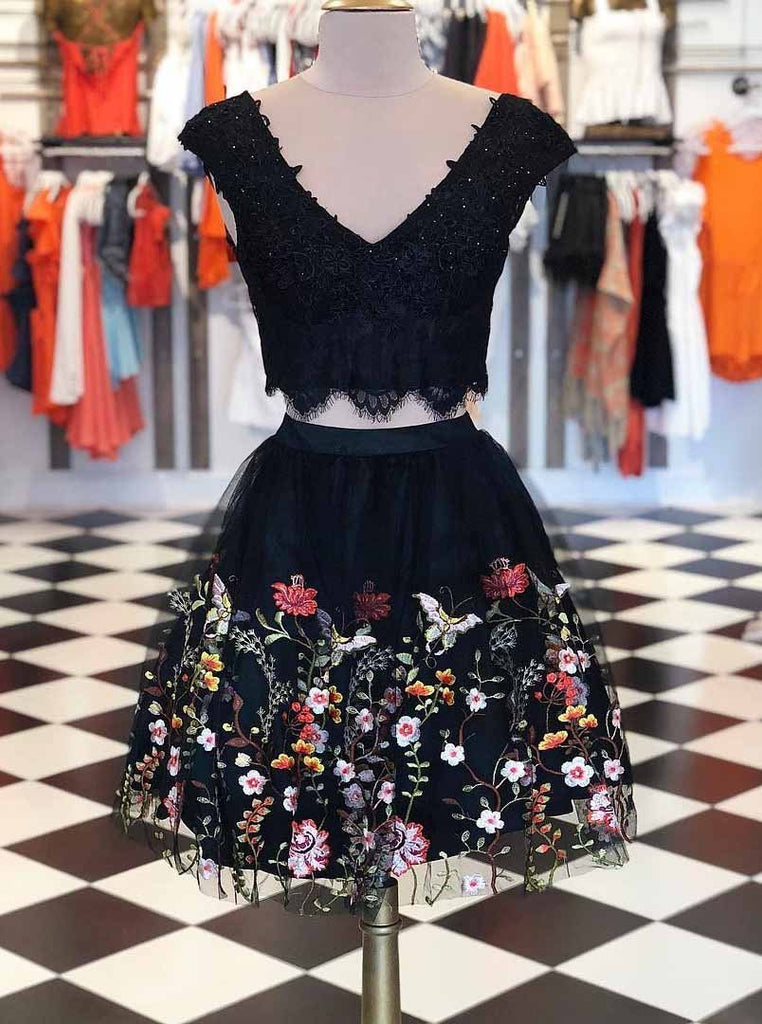 Lace V-neck Short Prom Dresses Embroidered Two Piece Graduation Gown